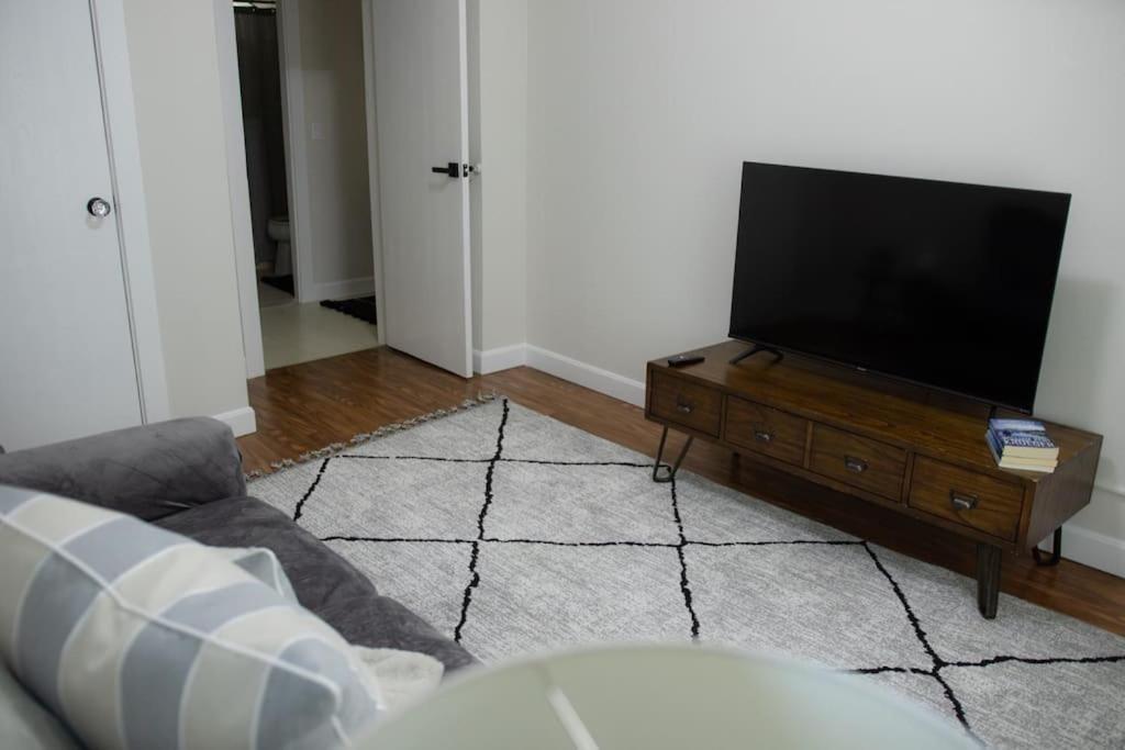 Appartamento Cozy Getaway Everett Esterno foto